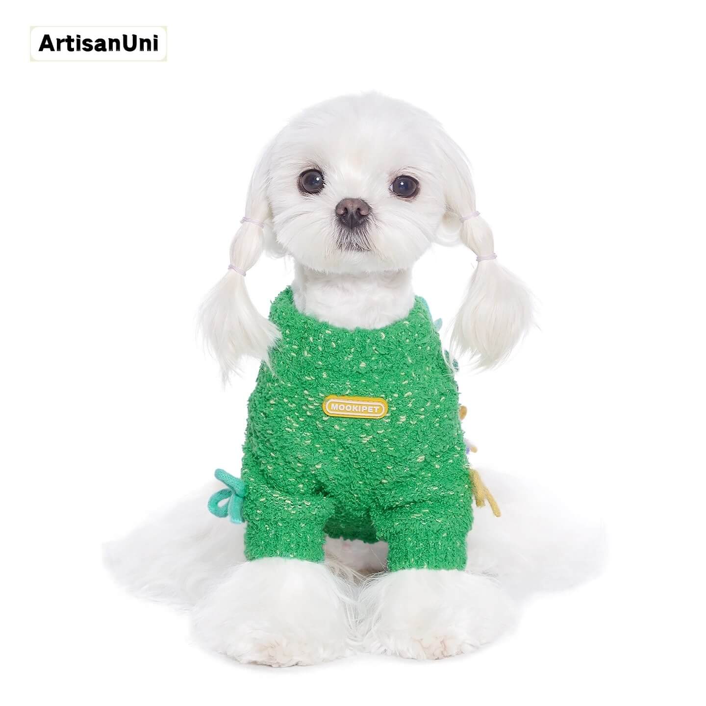 ArtisanUni Christmas green sweater
